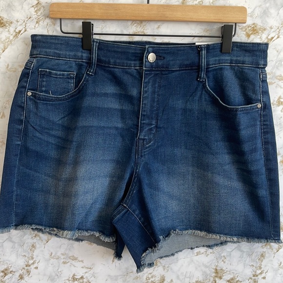 Nine West Mid Rise Shorts - Picture 3 of 10